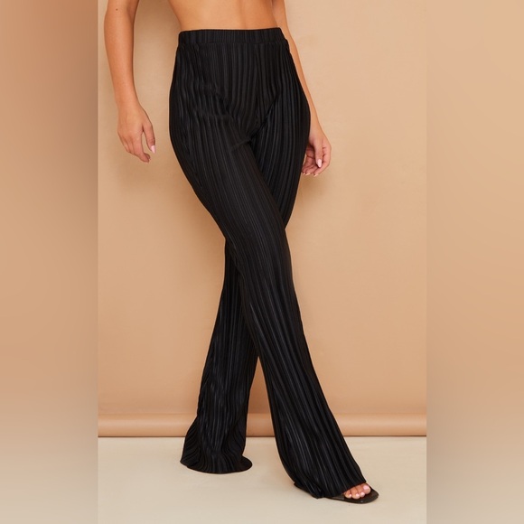 *NWT* PrettyLittleThing Women’s Black Flared Plisse Pants, Size 4 - Picture 2 of 12